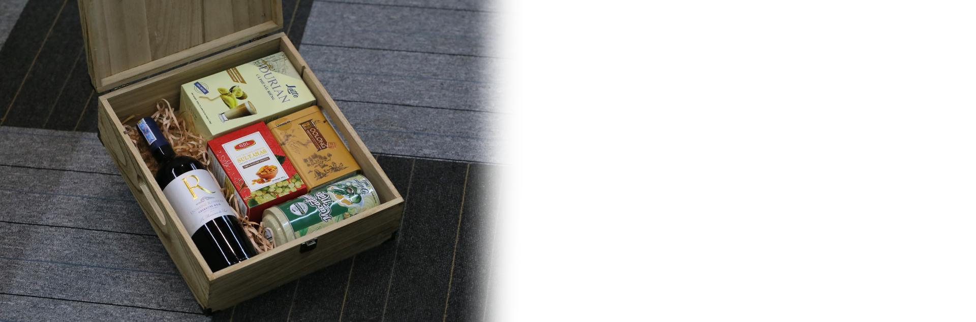 Hộp gỗ Santaba + vang Pháp R cao cấp