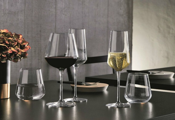 Lợi ích không ngờ khi uống rượu vang trước khi đi ngủ