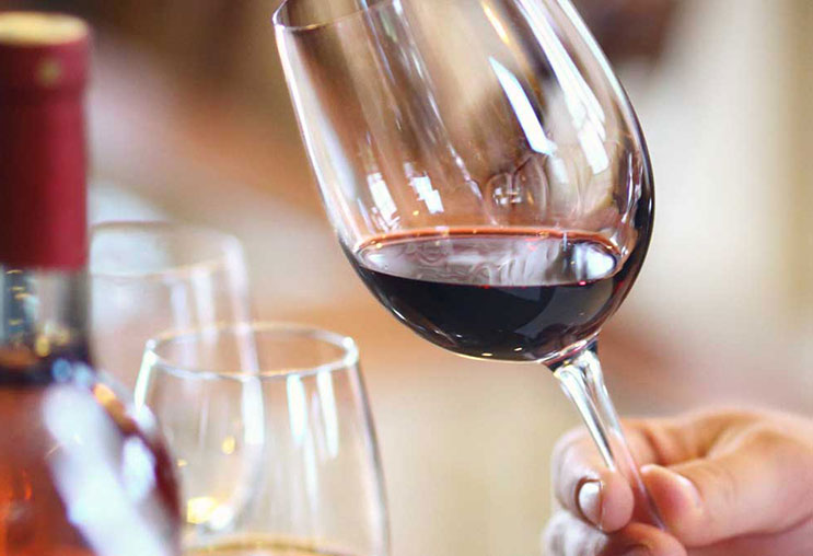 Cùng KHORUOU tìm hiểu ly rượu vang chứa đựng điều gì?